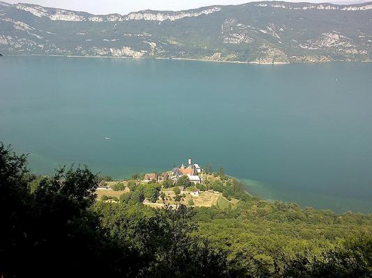 111-rene_boulay-Aix-Les-Bains_D_914_Vue_Abbaye_Hautecombe_Communs_02072015_-_panoramio.jpg