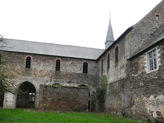 158-Simon_de_l_Ouest-Abbaye_de_Clermont_-_abbatiale_et_batiment_des_Peres.JPG