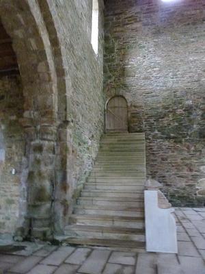 202-768px-Escalier_du_dortoir__Abbaye_de_Boquen_-Therese_Gaige.jpg
