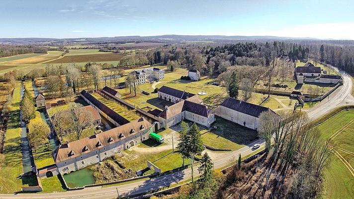 080-JGS25--Neuvelle-les-la-Charite__vue_generale_du_site_de_l_ancienne_abbaye.jpg