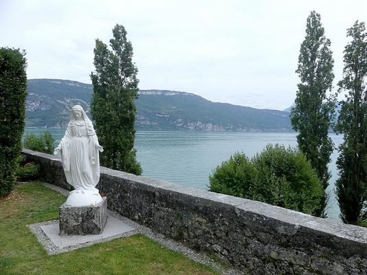 852-Florian_Pepellin_-_Statue_de_la_Vierge_sur_la_terrasse_d_Hautecombe_en_Savoie__2018_.JPG