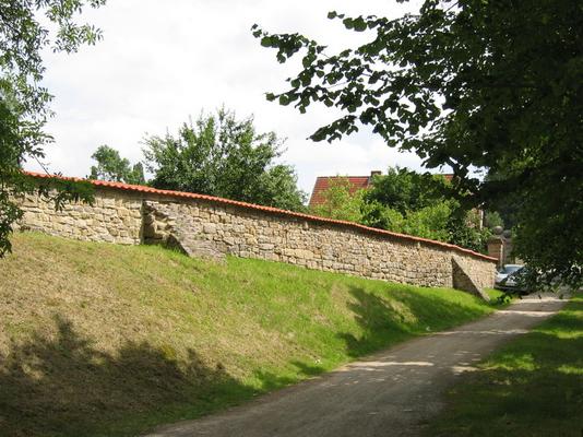 900-Kloster_Beuren_Mauer.JPG