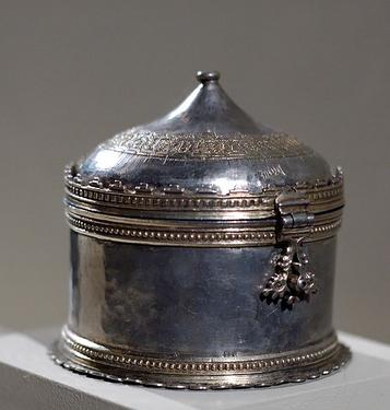 Pyxis-Musee-Cluny-Wikip.jpg