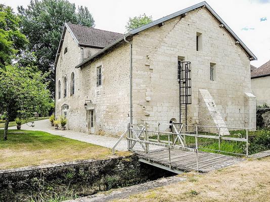 092-Espirat-Ancien_moulin_de_l_Abbaye.jpg